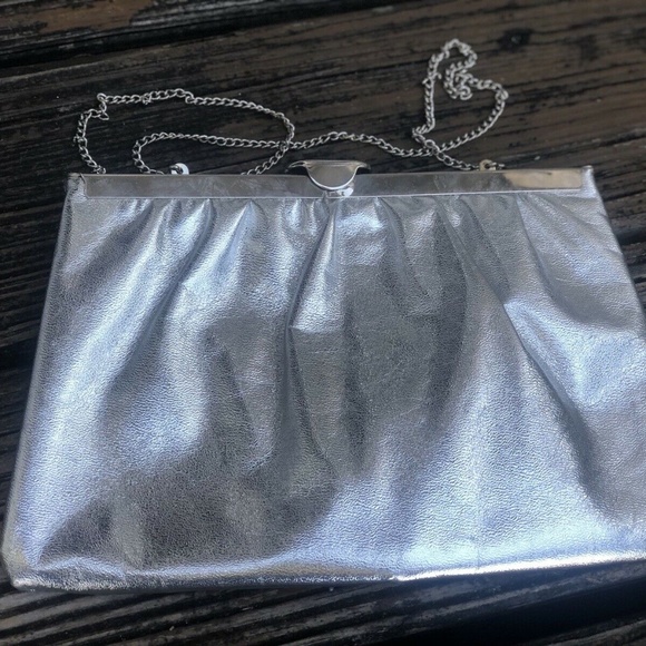 Vintage Handbags - Silver Leather Purse Clutch Handbag Chain Strap Hinged Clasp Bag Vintage 70s 80s